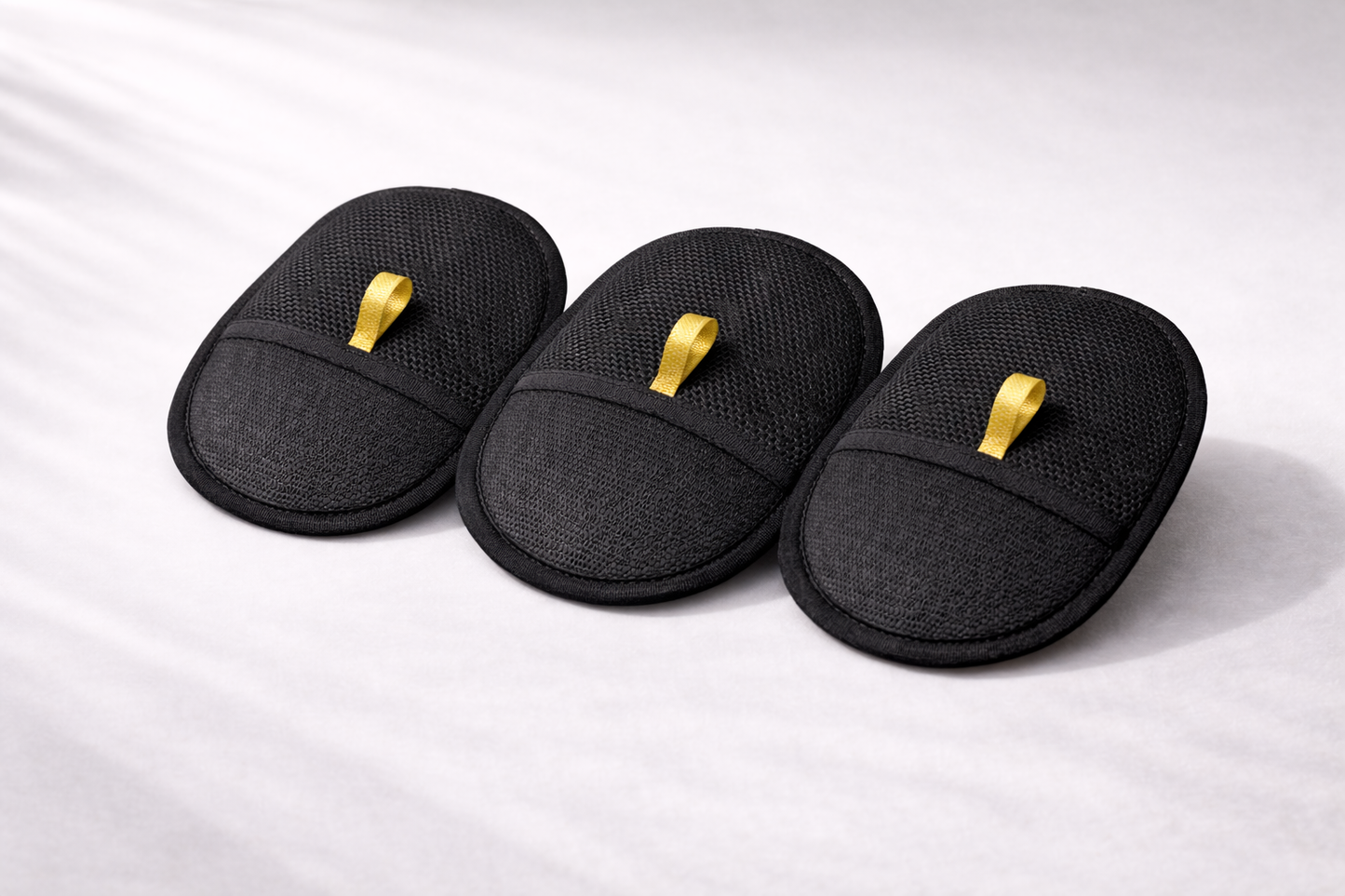 The Pawmora Electrostatic Cleaning Mitt