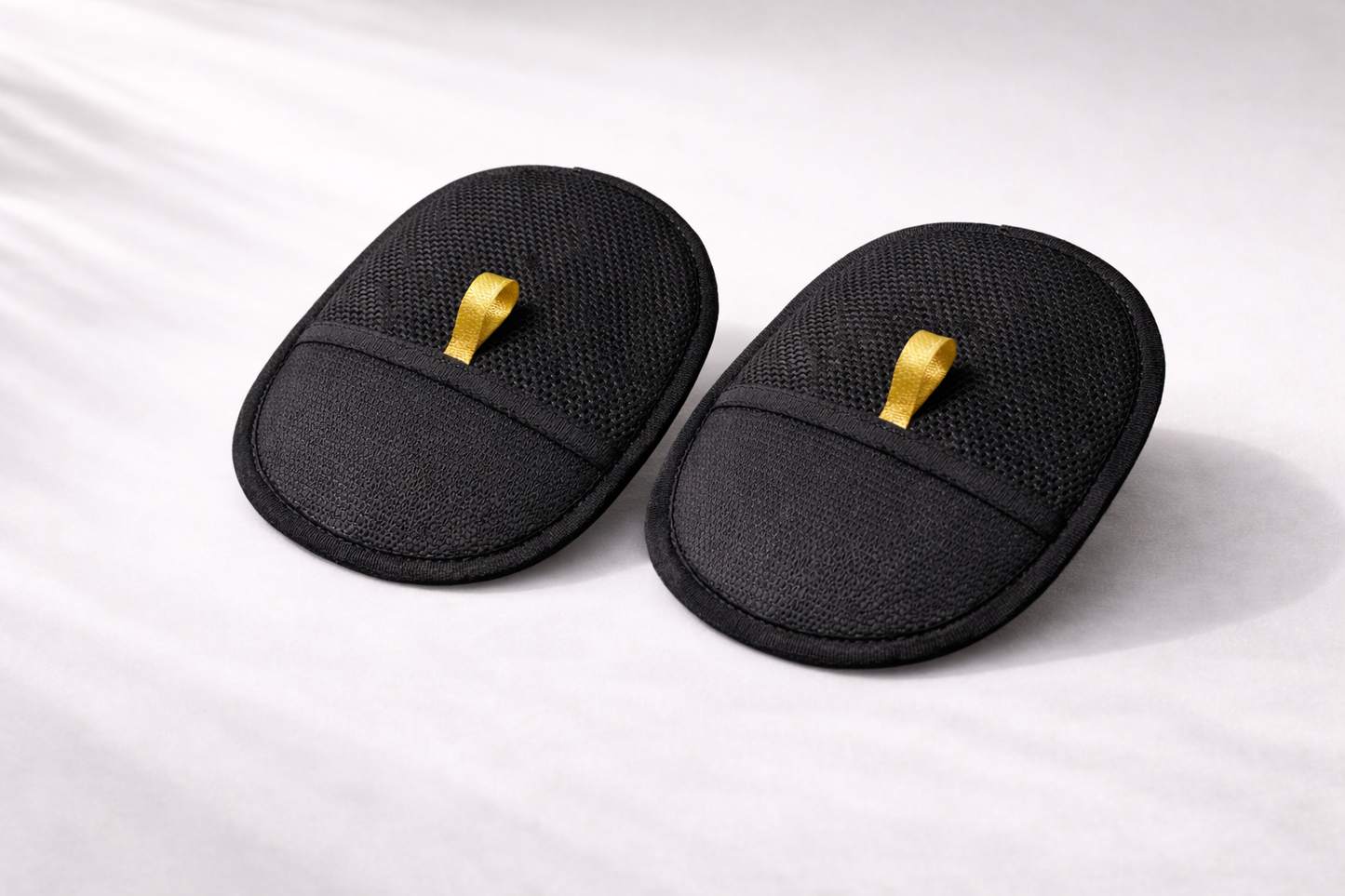 The Pawmora Electrostatic Cleaning Mitt